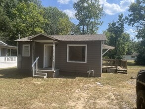 Building Photo - 1107 S Rd