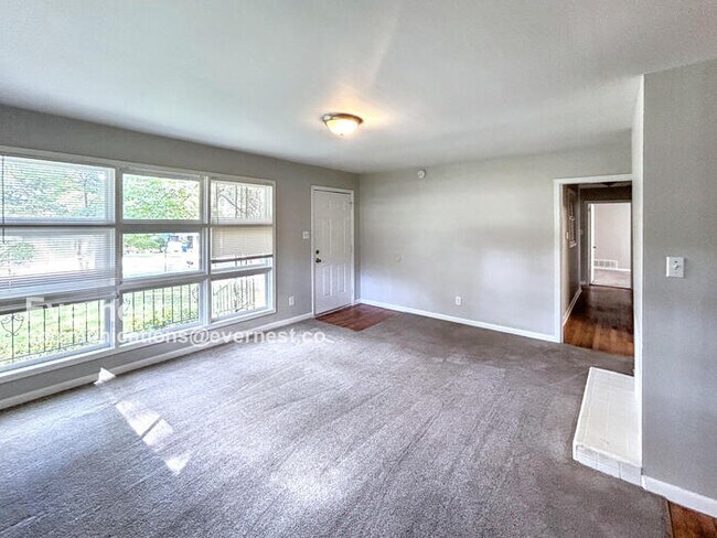 Building Photo - Charming 3-Bedroom Home with Modern Amenit...