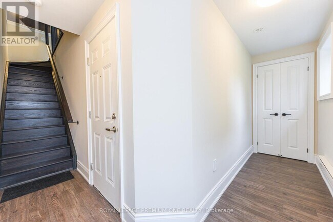 Building Photo - 35-135 Lunar Cres