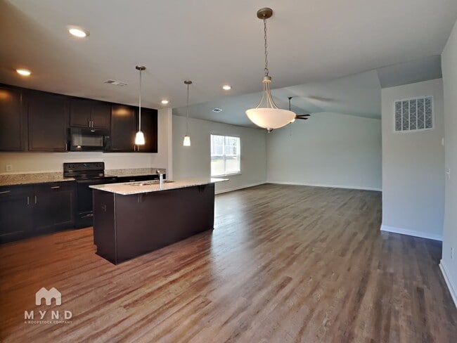 Building Photo - 120 Dasher Dr