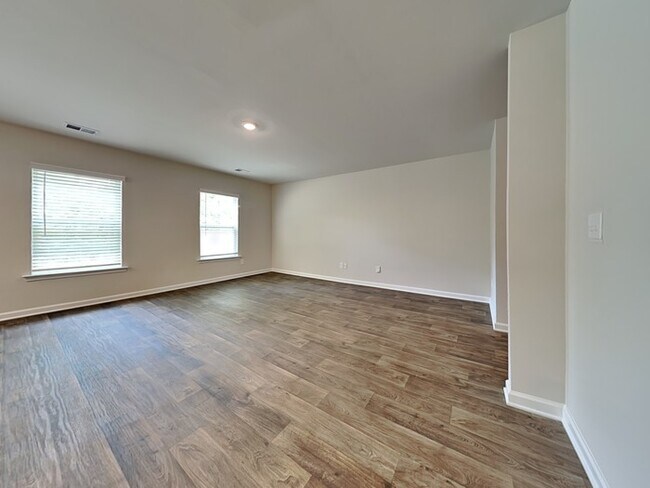 Foto del edificio - Apply Today! Honey Tree Community