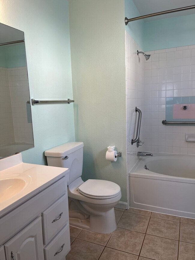 Building Photo - 4895 Twin Lakes Rd