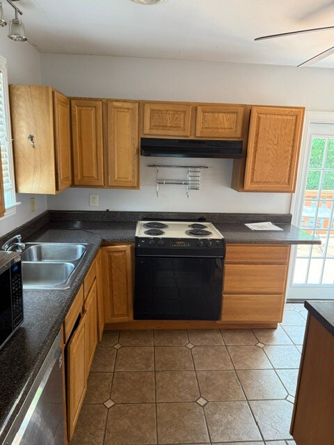 Building Photo - 230 Clearview Dr