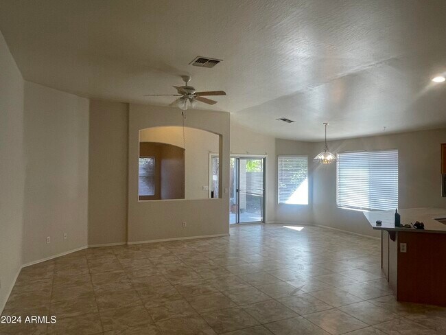 Foto del edificio - 15263 N 67th Dr