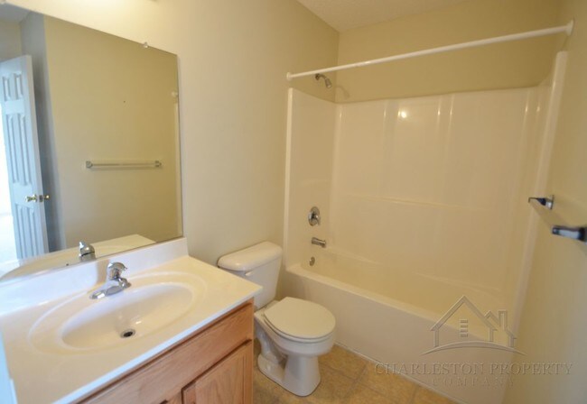 Foto del edificio - Two Bedroom Apartment In Moncks Corner