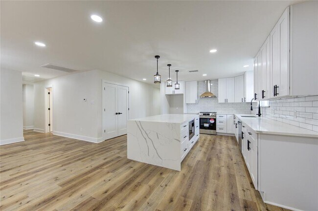 Building Photo - 14142 Rosetta Dr
