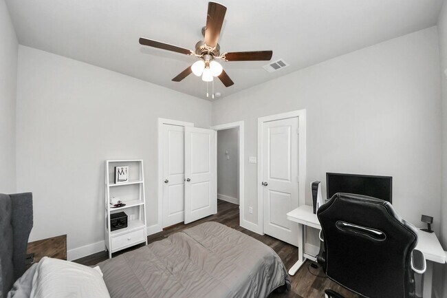 Foto del edificio - 1743 Cove Cres Ct