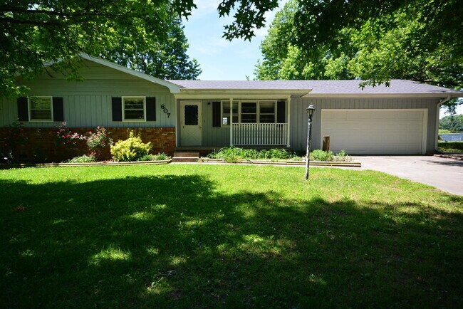 Building Photo - Beautiful 3 bedroom 1.5 bath home in Nixa