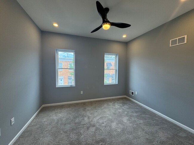 Building Photo - 2731 Mura St