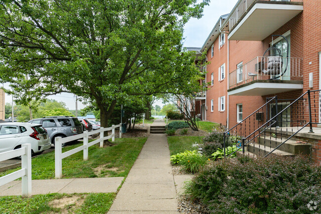 Building front parking - Hilltop Apartments