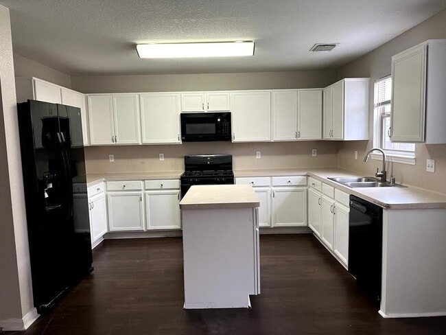 Foto del edificio - 6519 Mildenhall Ct