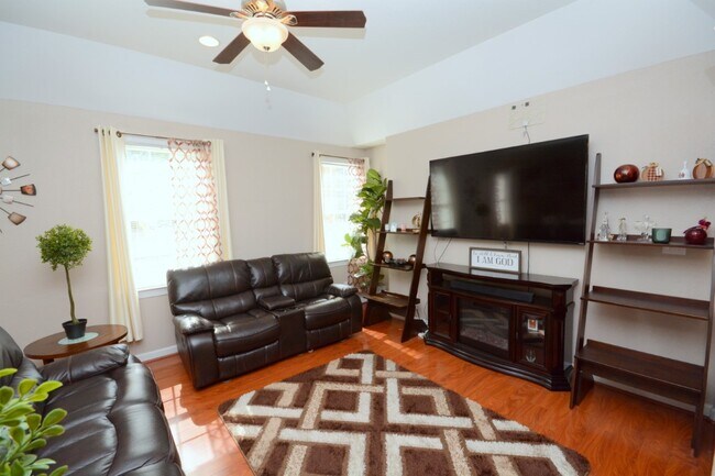 Foto del edificio - 7347 Granby St