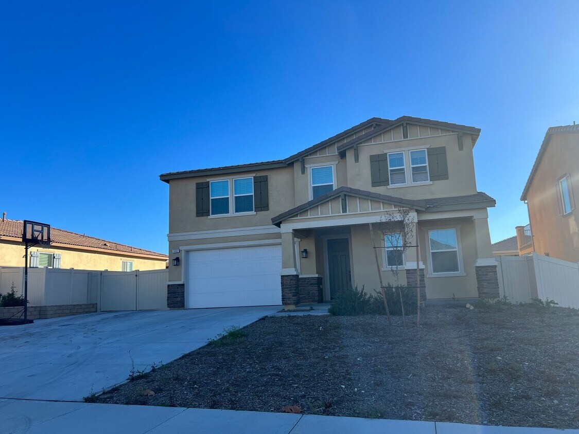 Primary Photo - Large 5 bedroom home in Newer community in...