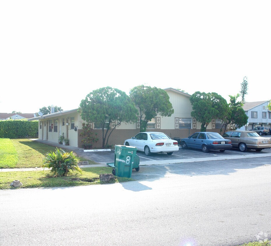 Building Photo - 2232 NW 57th Ave
