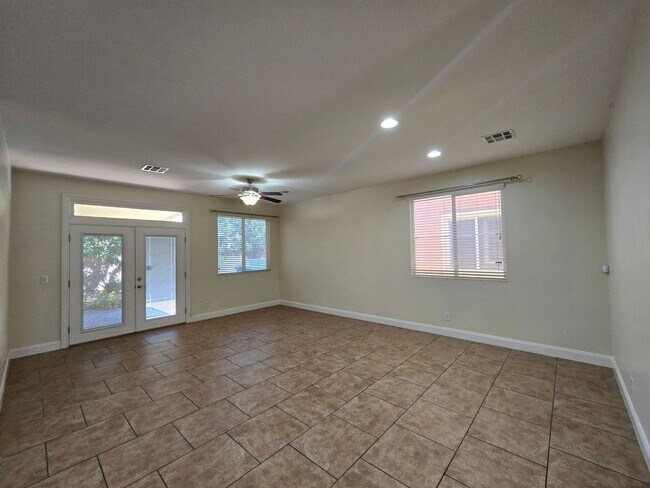 Foto del edificio - A Beautiful Single Story Townhouse! 3 Bed,...