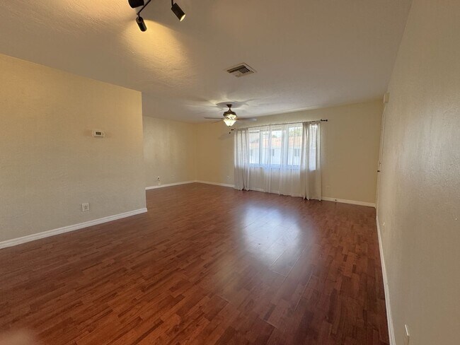 Building Photo - 2 Bedroom, 2 Bath Condo Available Soon!