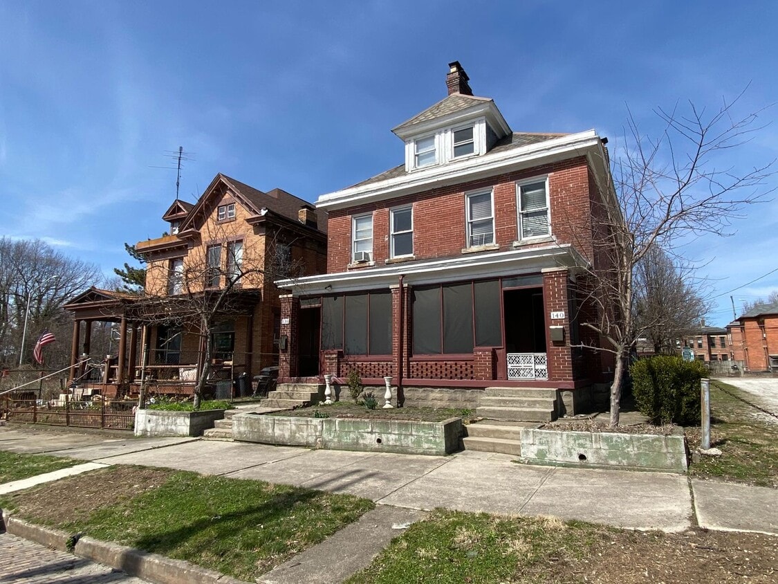 Primary Photo - 138 E Lincoln St