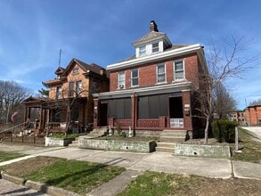 Building Photo - 138 E Lincoln St