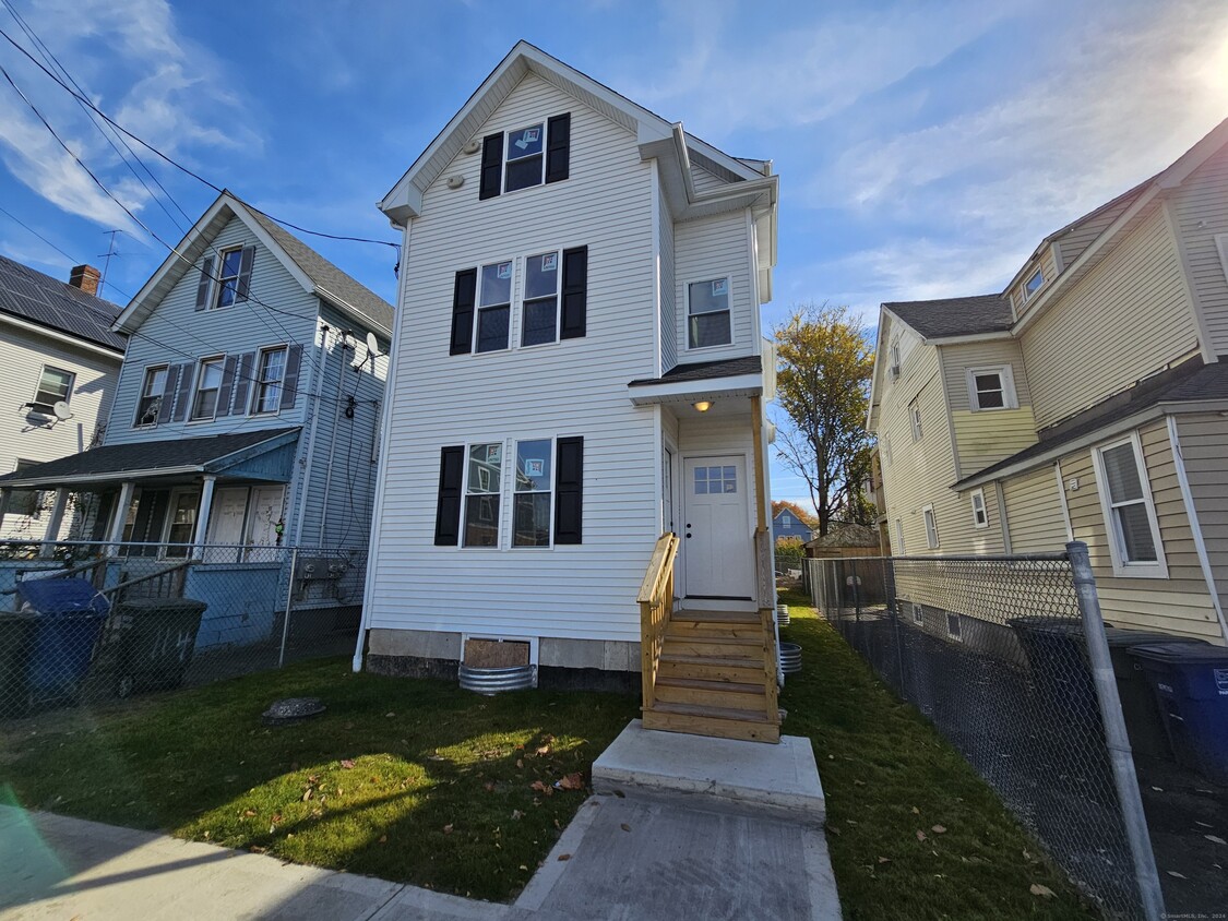 Primary Photo - 99 Johnson St