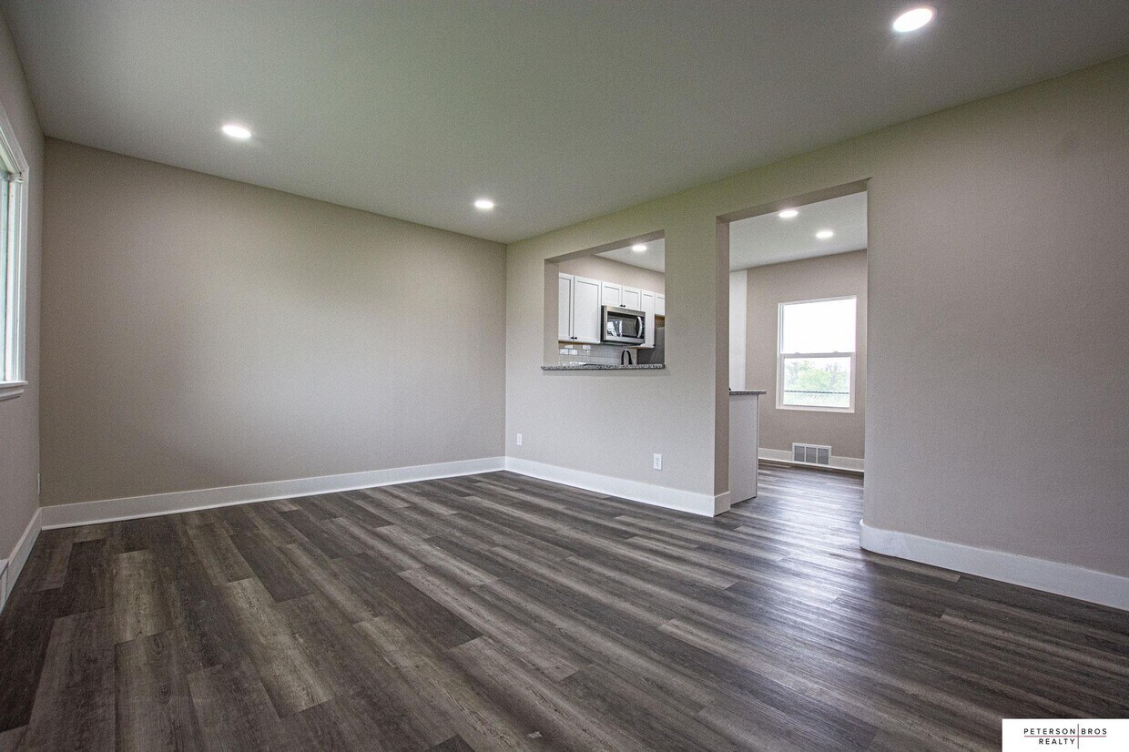 Primary Photo - 3309 S 32nd Ave