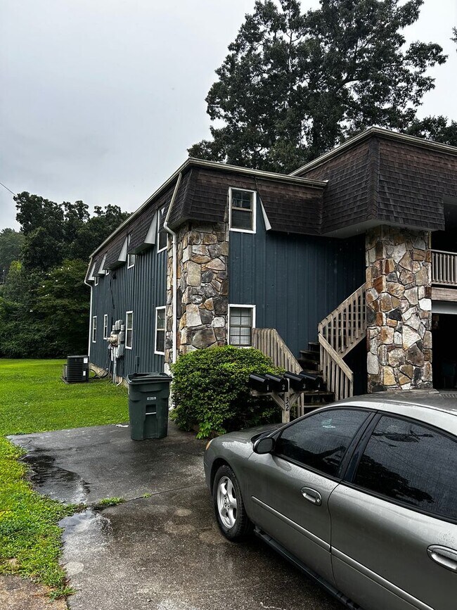 Building Photo - 32 S Germantown Rd