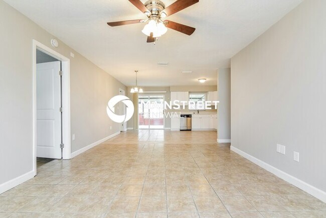 Building Photo - 4 Bedroom Pet-Friendly Home in Lakeland, FL with Main Street Renewal