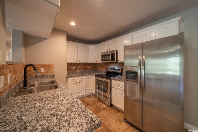 Building Photo - 177 S 1050 W