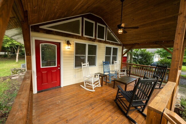 Foto del edificio - 809 Montreat Rd