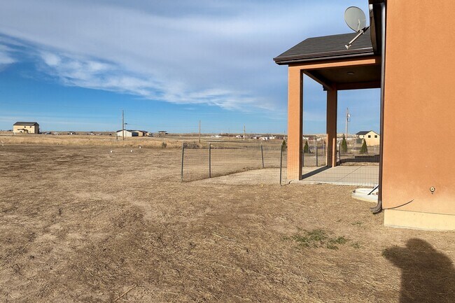 Foto del edificio - 1343 N Dailey Dr