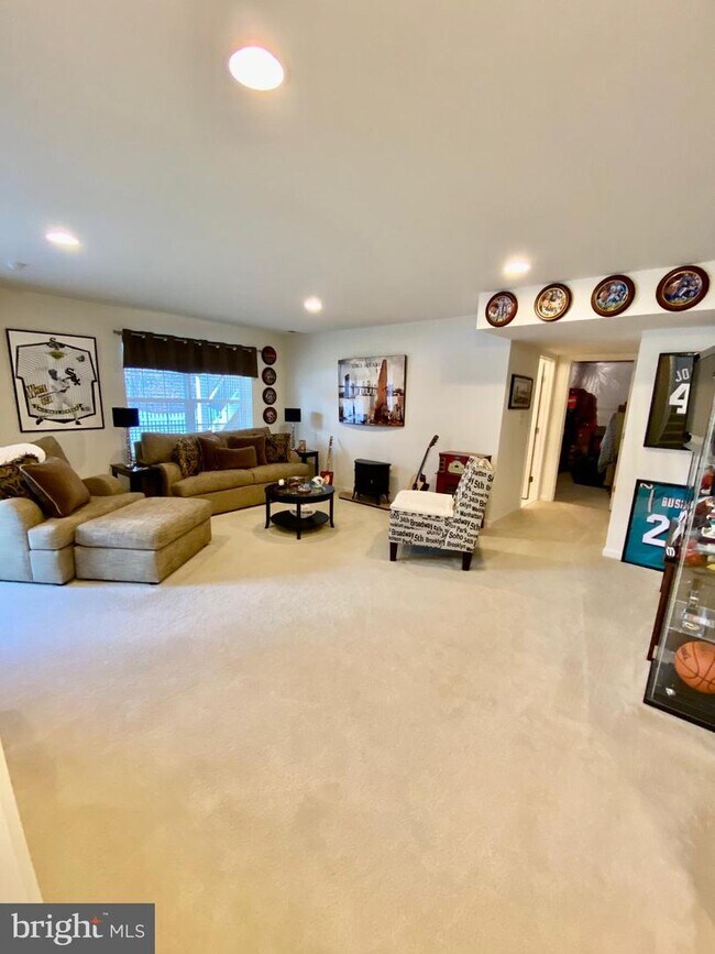 Building Photo - 16010 Eagle Feather Dr