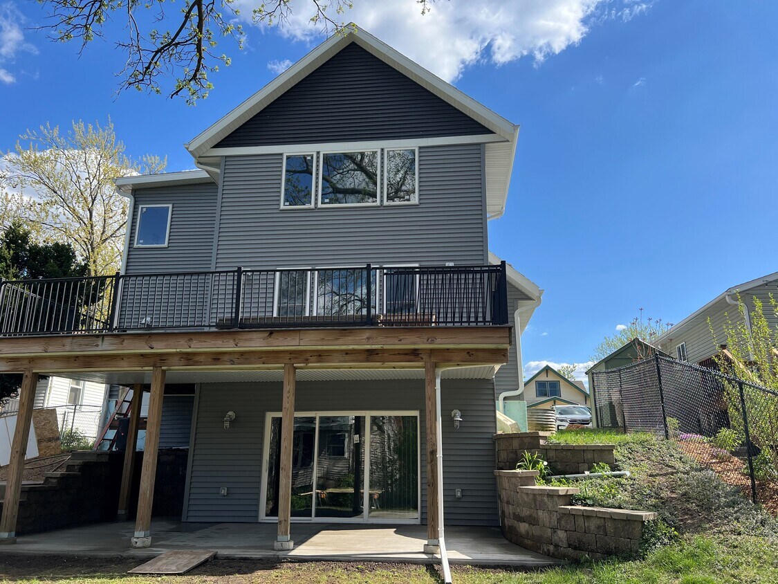 Primary Photo - 3134 Hermina St