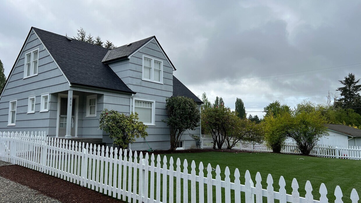 Foto principal - Charming 4 Bed Home in Olympia, WA with Sp...