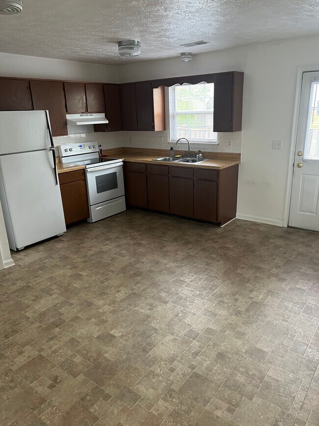 Building Photo - 132 Parkside Dr