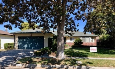 Building Photo - 3305 E Acacia Ave