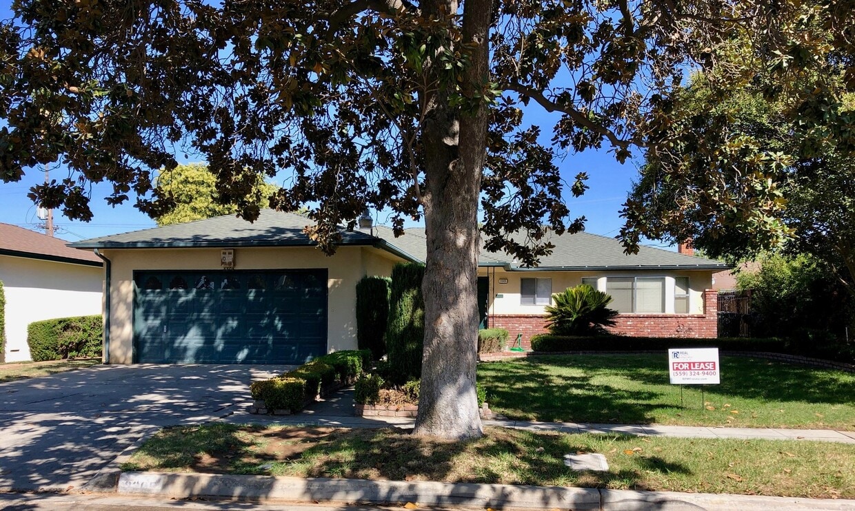 Primary Photo - $1,950 First & Gettysburg, 3 bedroom home ...