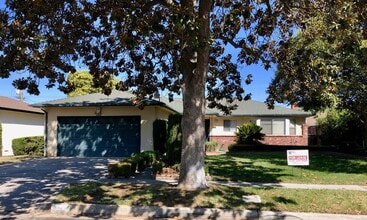 Building Photo - 3305 E Acacia Ave