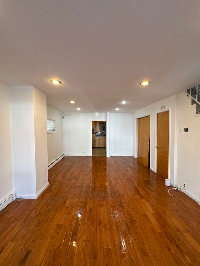 Building Photo - 98 W 27th St