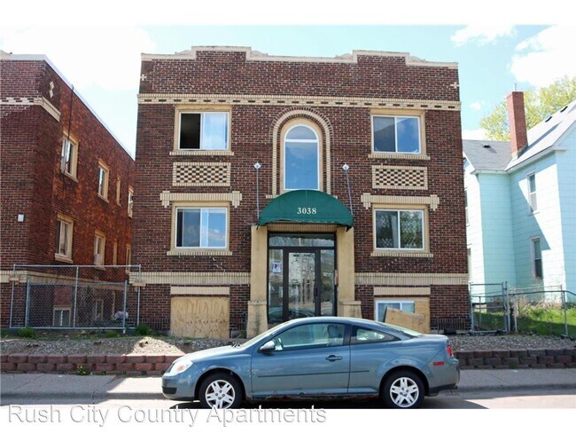 Building Photo - 3038 13th Ave S