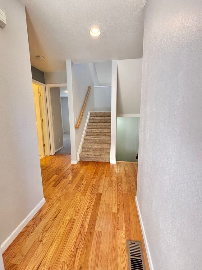 Photo - Spacious 3-Bedroom Condo in Prime Golden Location!! Available Now!!