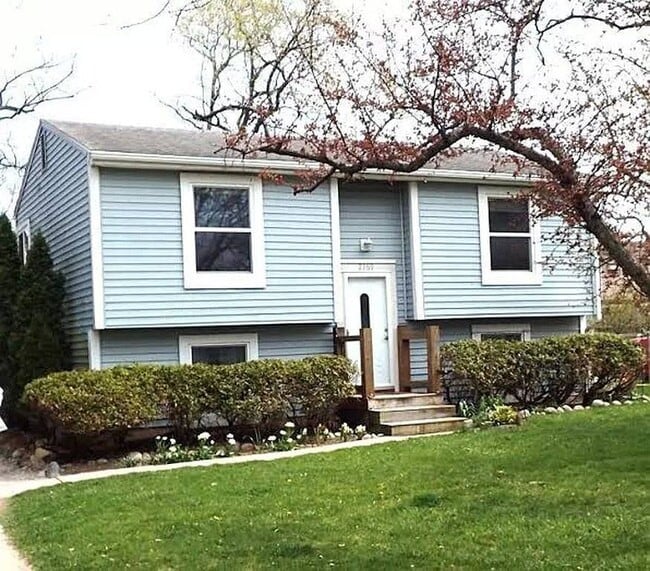 Building Photo - 2169 Hemlock Dr