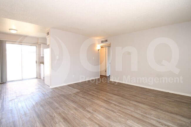 Foto del edificio - 2201 W Belmont Ave