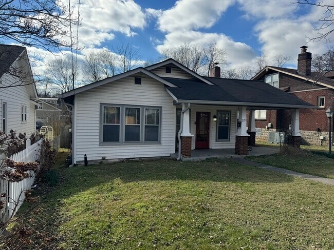 Foto del edificio - 219 Chapel Ave