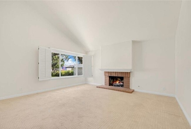 Building Photo - 5641 Lynnbrook Plz