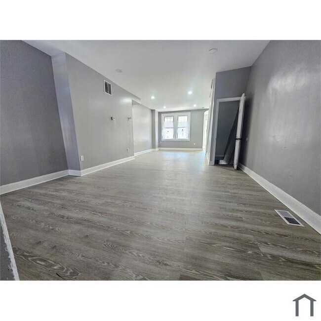 Foto del edificio - 3 Bedroom 2 Bathrooms