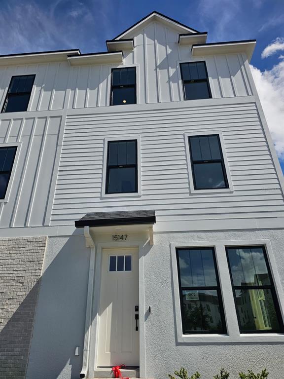 Foto del edificio - 15147 Groveside Rd
