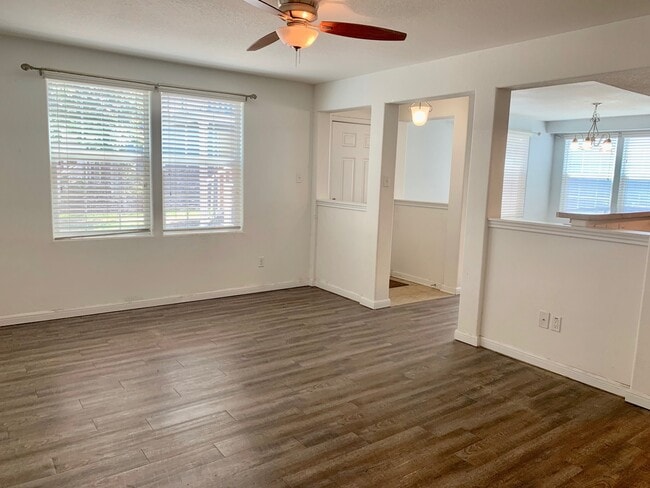 Building Photo - Superb Suburban Home with multiple outdoor...
