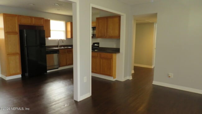 Building Photo - 1647 Dibble Cir E