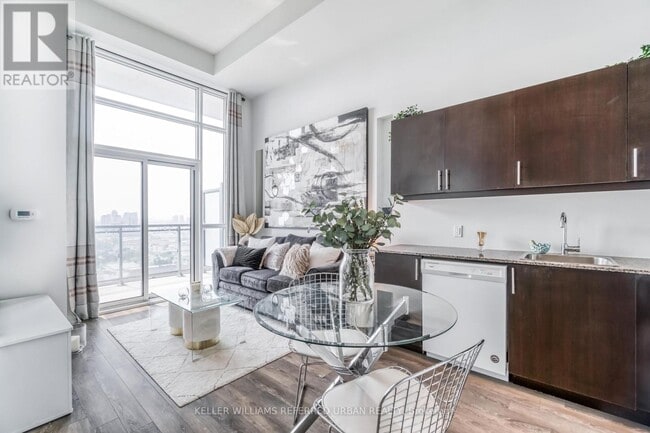 Photo du bâtiment - 30 Meadowglen Pl