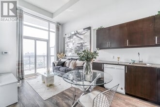 Building Photo - 30 Meadowglen Pl