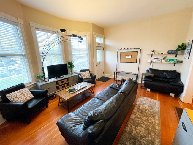 Building Photo - 331 State St